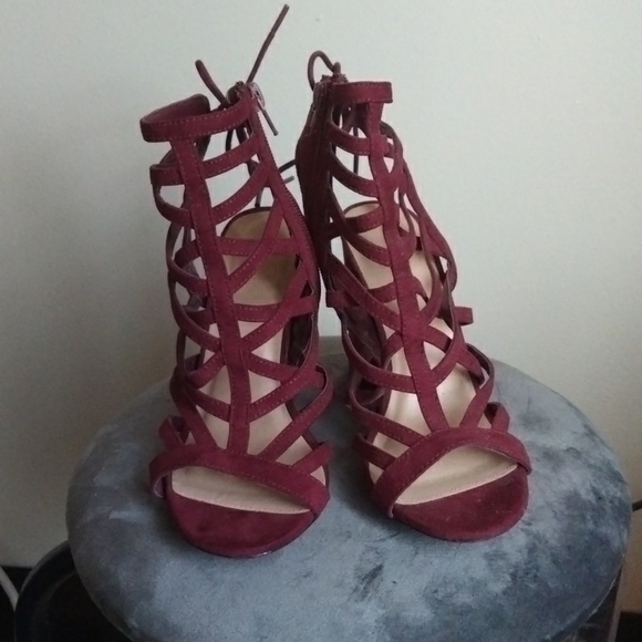 Sandals - Picture 2 of 3